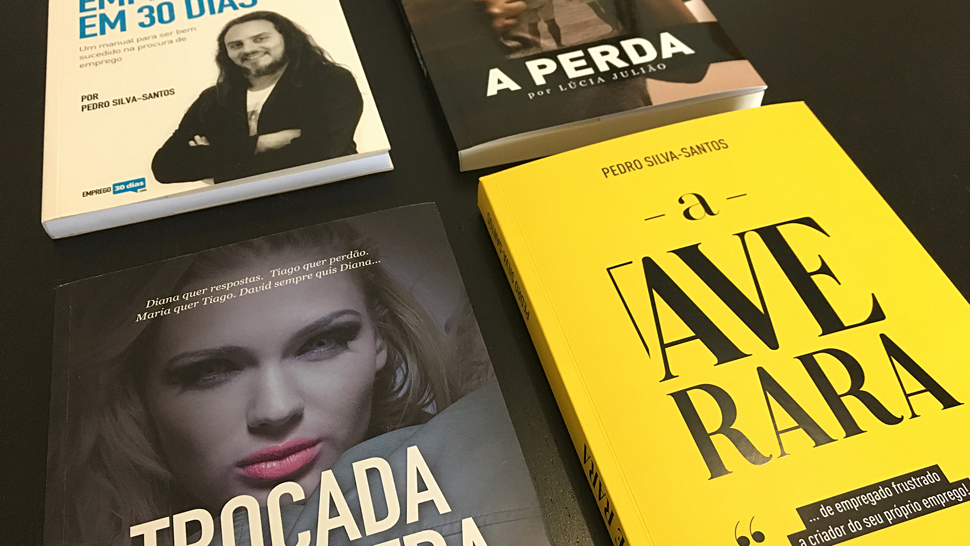 livros com pequenas imperfeições